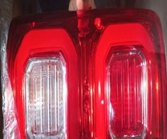 چراغ خطر عقب تی 8